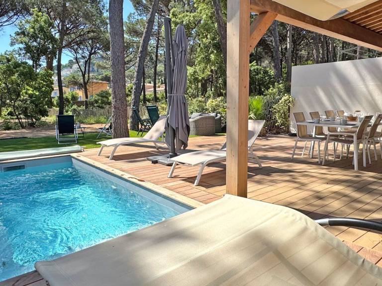 Fully equipped vacation home with private pool, BBQ & patio | Close to the beach | Pets are welcome — photo 2
