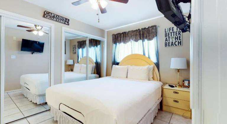 Lovely vacation home with pool & hot tub | Pets allowed — photo 2