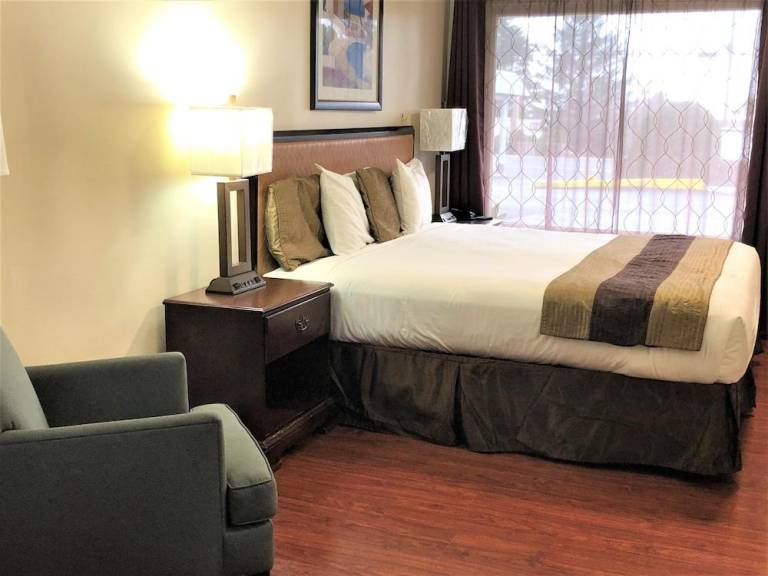 Blue Coast Inn & Suites — photo 2