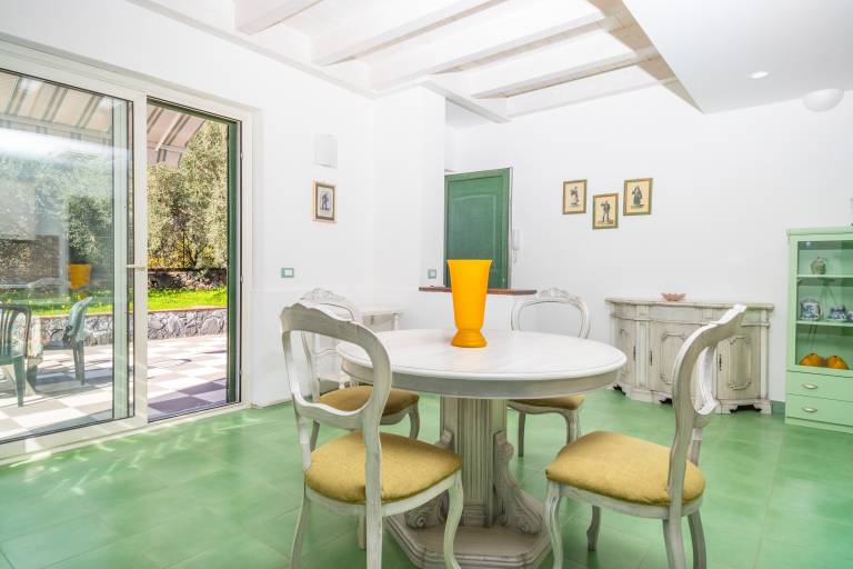 Holiday apartment with pool, terrace & barbeque | Mountain view | Dogs allowed — photo 4