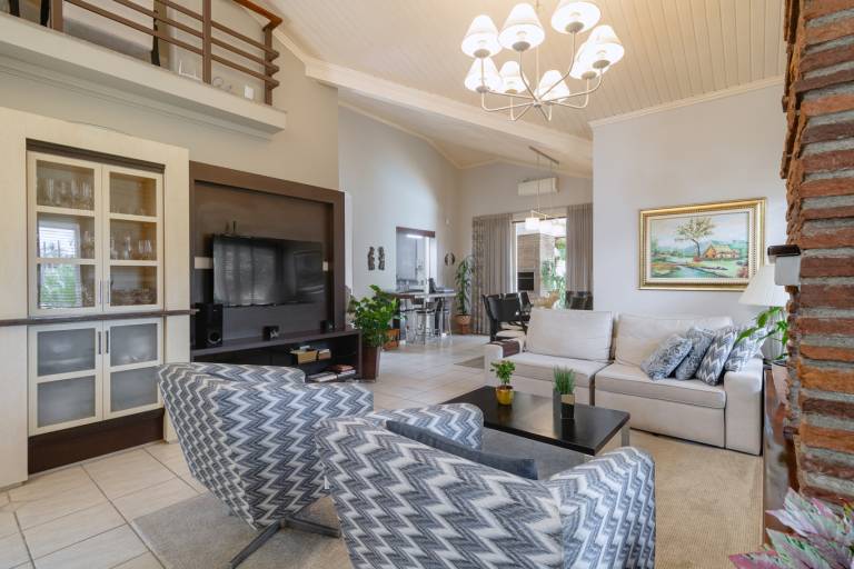House with BBQ, yard & private pool | Pets are welcome — photo 3
