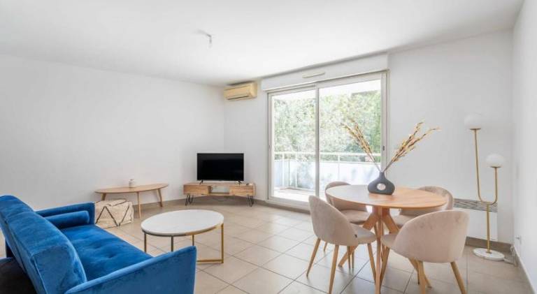 Apartment with patio in Marseille