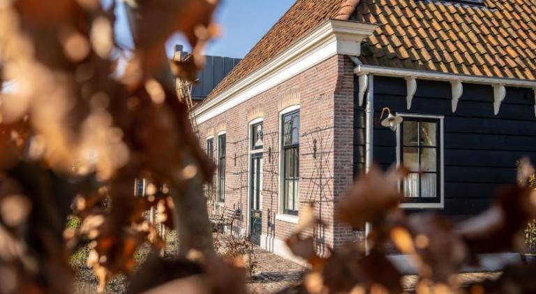 Traditional family apartment with garden at countryside Amsterdam