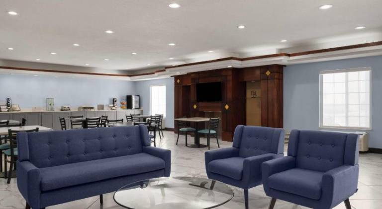 Days Inn by Wyndham Dodge City — photo 3