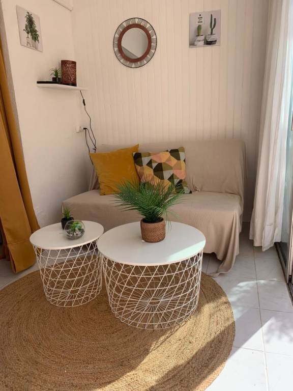 Bright studio with small terrace — photo 5