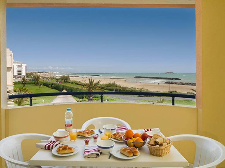 Child-friendly holiday apartment with patio & pool | Next to the beach | Pets allowed — photo 4