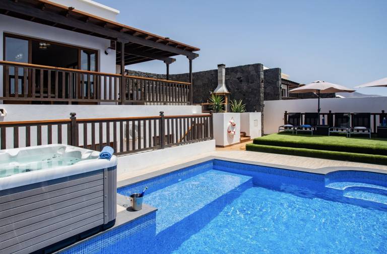 Villa "Casa Blanca" with Sea View, Private Pool & Wi-Fi — photo 3