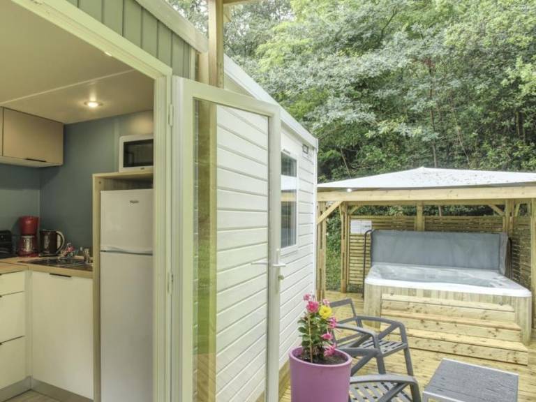 Mobile home with jacuzzi, grill & terrace — photo 4