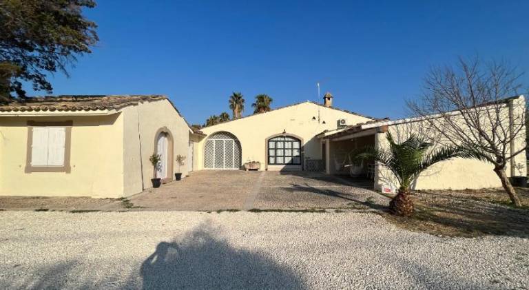 Apartment with barbeque & garden in Avola