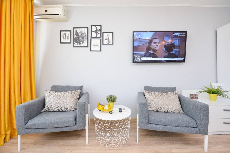 Family-oriented studio | Close to Stavropoleos Monastery | City view | Dogs allowed — photo 4