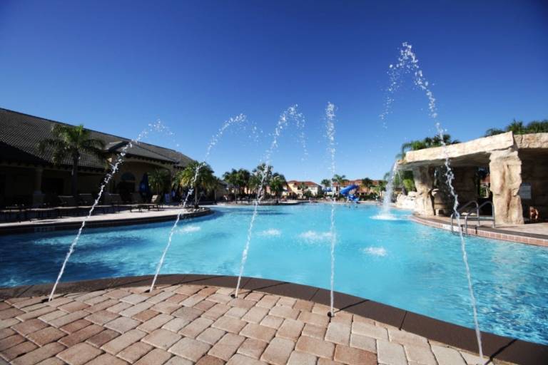 Vacation home with private pool & barbeque | Pet-friendly — photo 5
