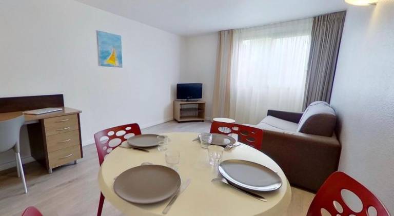 Lovely serviced apartment with yard & terrace | Perfect for remote work | Dogs allowed — photo 4