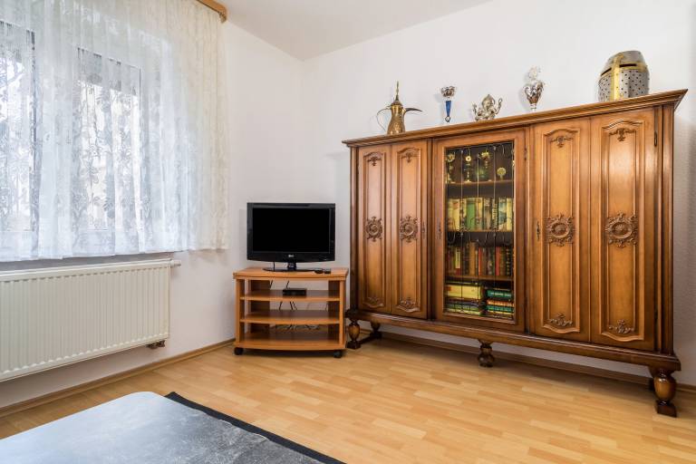 Children-friendly holiday apartment with garden, fast internet & patio | Garden view | Pet-friendly — photo 3