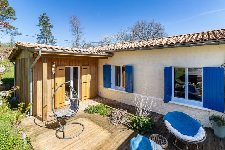 Vacation home with BBQ, pool & garden | Garden view — photo 3