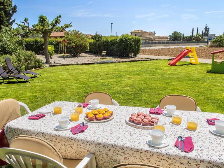 Villa with BBQ, terrace & yard | Mountain view — photo 3