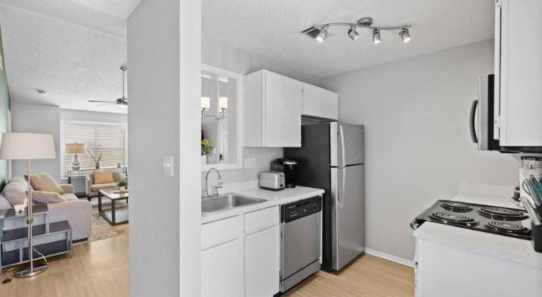 Apartment with pool — photo 5