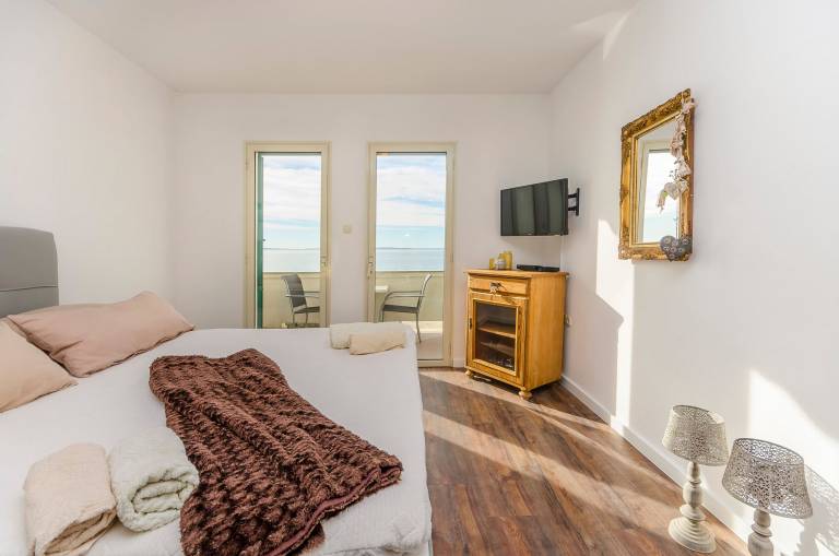 Charming apartment with patio, barbeque & heated pool | Sea view | Pets allowed — photo 2