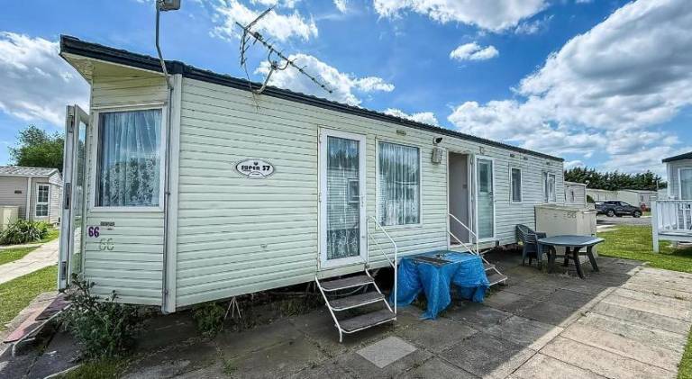 Lovely 8 Berth Caravan At Southview, Skegness, With Lake Views Ref 33066Cl in Skegness