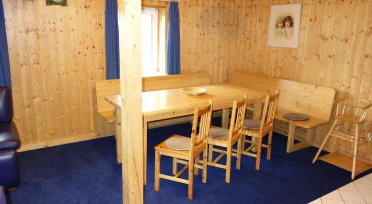 Lodge with yard, barbeque & terrace | Dogs allowed — photo 4