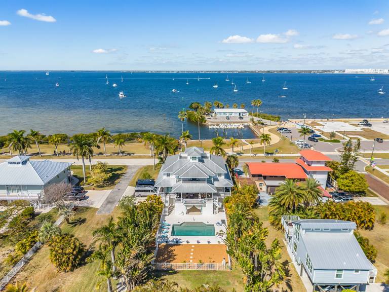 Family-oriented wonderful house with BBQ, private pool & garden | Beach view | Good for workation | Pets allowed — photo 2