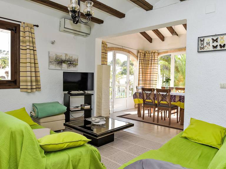 Vacation home with barbeque, garden & private pool — photo 4
