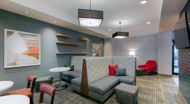 Hampton Inn & Suites Burlington — photo 4
