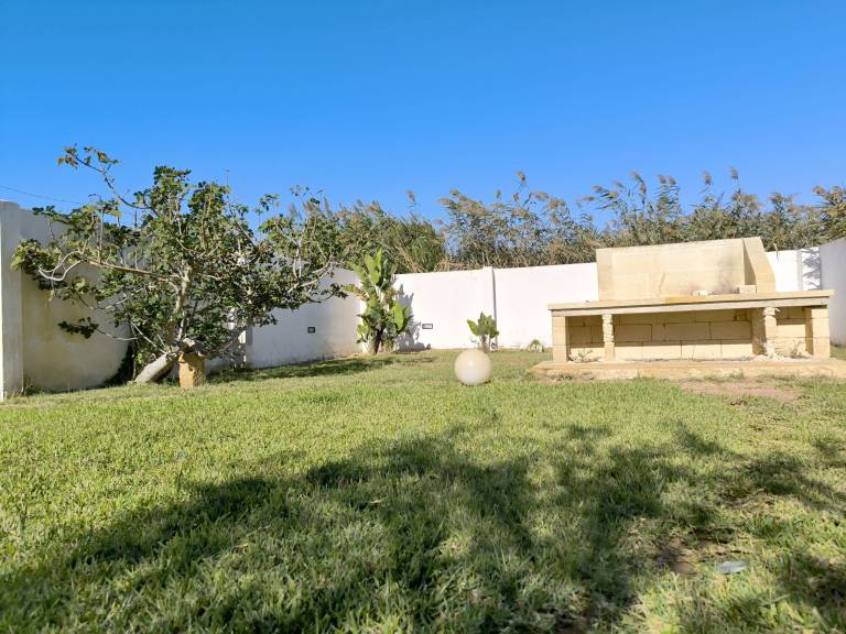 Rental apartment with garden & barbeque in Ugento