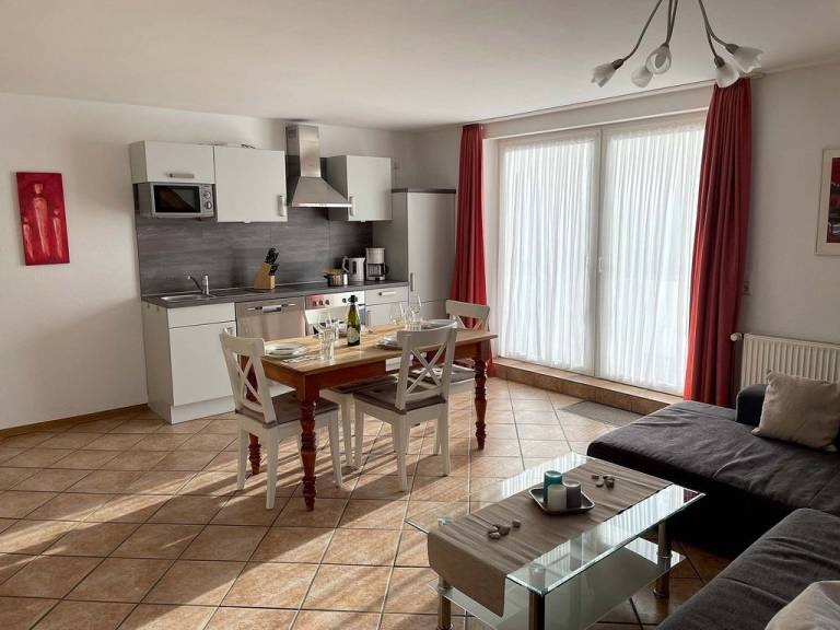 D Einladende Obergeschosswohnung mit sonnigem Balkon