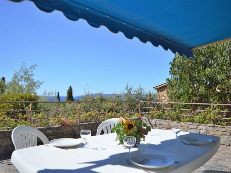 Vacation home with 4 rooms for 8 persons in Le Lavandou