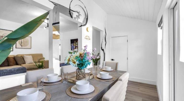 Luxury Miami Home Next to Wynwood & Design District — photo 3