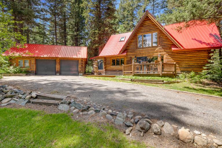 Bear Lodge - Hot Tub - Forested Setting - Pet Friendly — photo 3