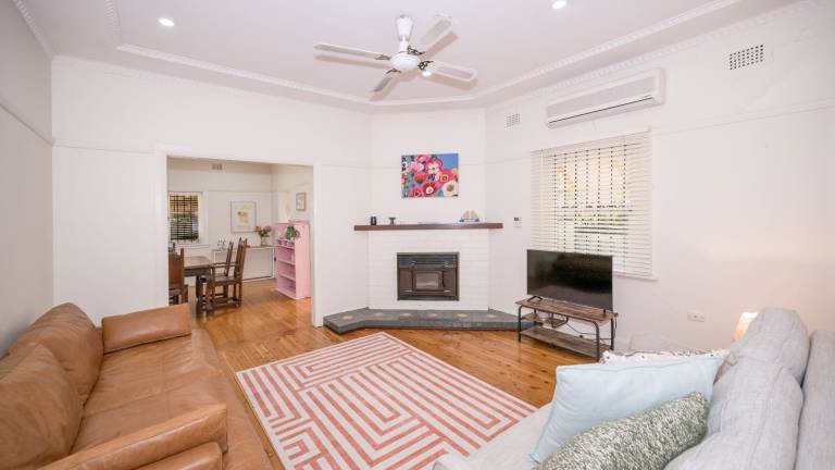 House  West Tamworth