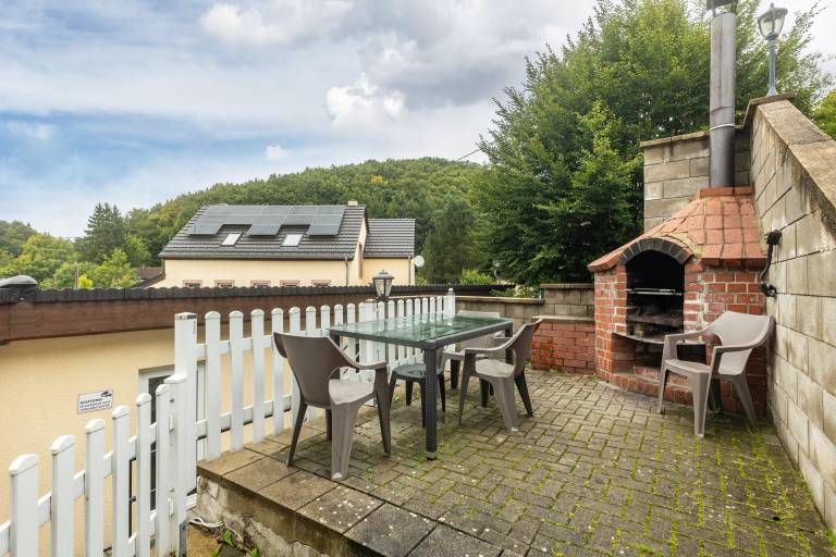 Large Holiday Home 'Engelsdorf' with Private Terrace and Wi-Fi — photo 2