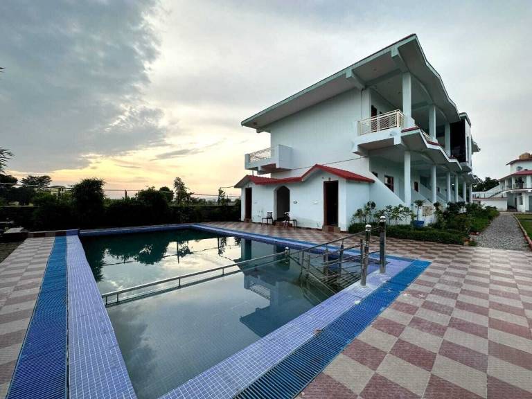 Resort  Bhawanipur Salia