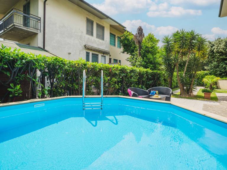 House with patio, private pool & barbecue — photo 3