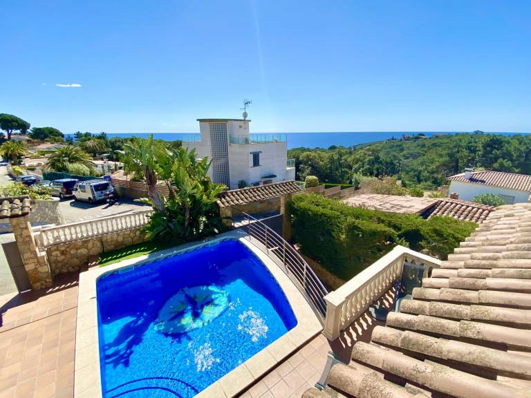 Villa with private pool, garden & barbeque | Sea view | Dogs allowed — photo 2