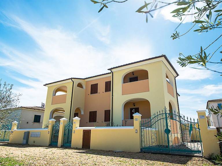 Family-oriented nice rental apartment with yard & pool | Nature view | Dogs allowed — photo 3