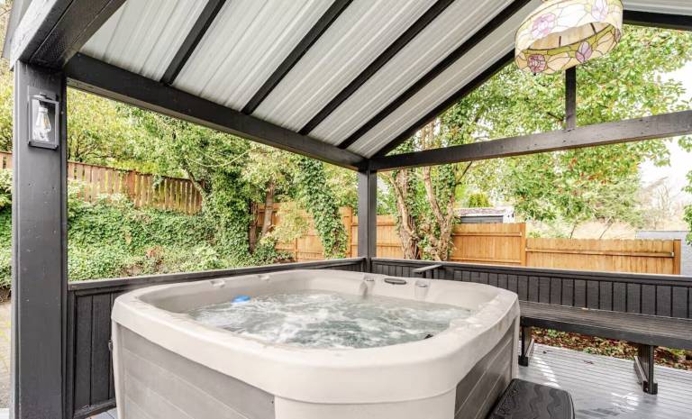 House Inglewood-Finn Hill