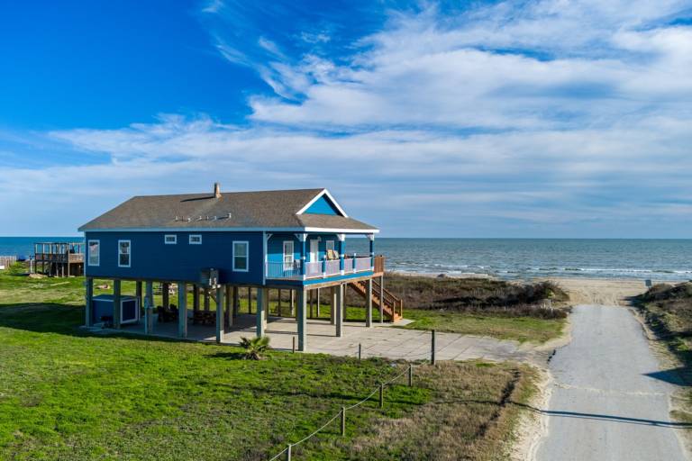Child-friendly vacation home with patio | Dogs allowed — photo 2