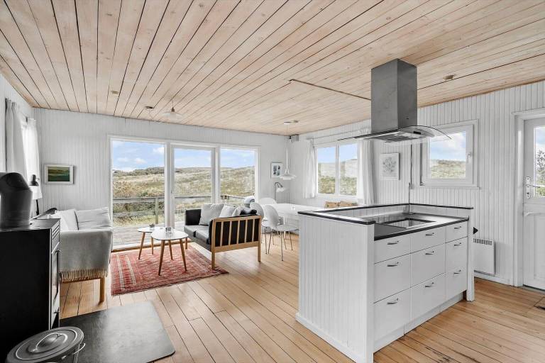 Vacation home with sauna, jacuzzi & BBQ — photo 2