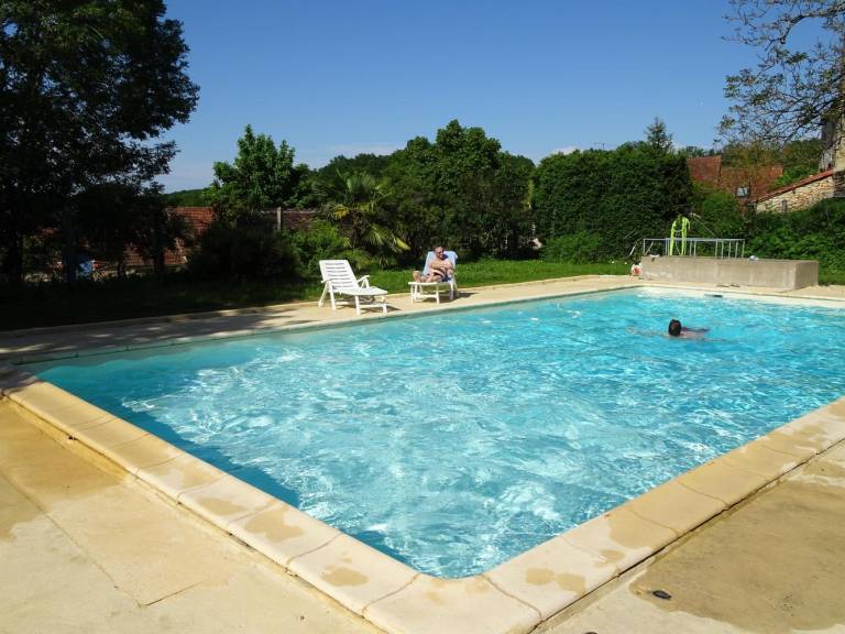 Gite with BBQ, terrace & garden — photo 2