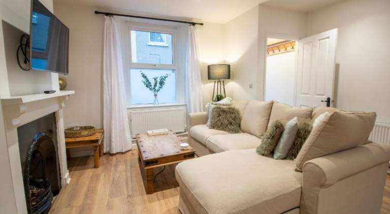 Vacation home with terrace in Newton Abbot
