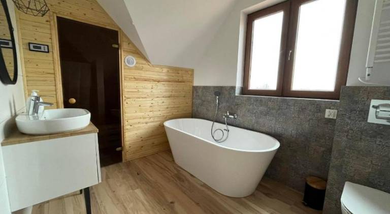 House with hot tub | Pets are welcome — photo 2