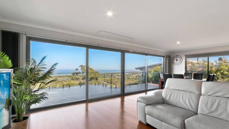 House Lake Tyers Beach