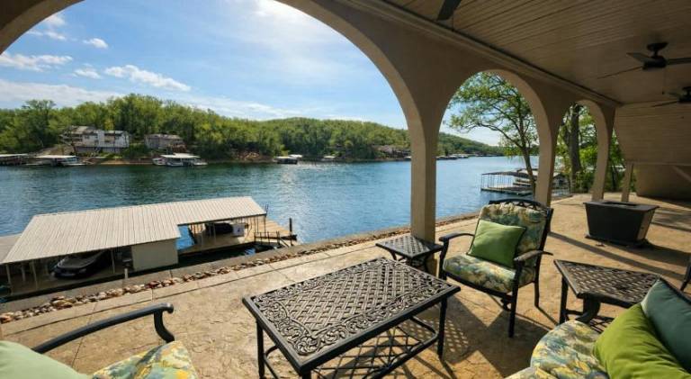 House with 5 rooms for 12 persons in Lake Ozark, MO
