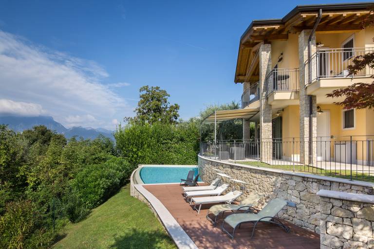 Beautiful villa with barbeque, yard & fast internet | City view | Beach nearby | Dogs allowed — photo 3