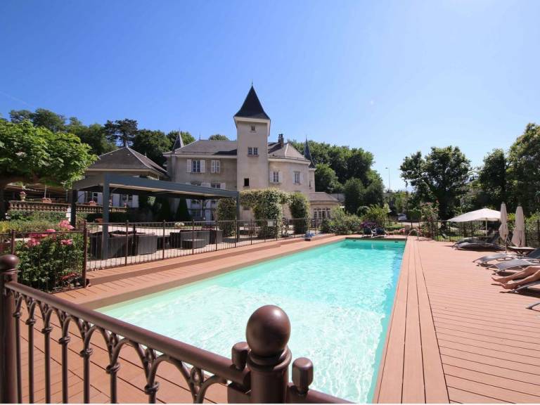 Chateau & Spa De La Commanderie in Gieres