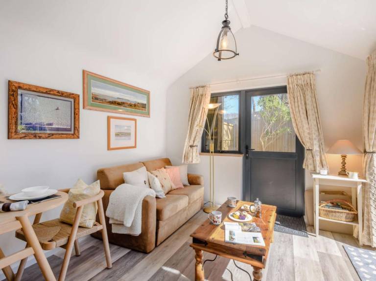 House with barbecue & yard | Pet-friendly — photo 4