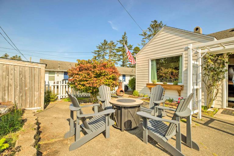 Charming Seaview Home w/ BBQ, Deck & Fire Pit — photo 3