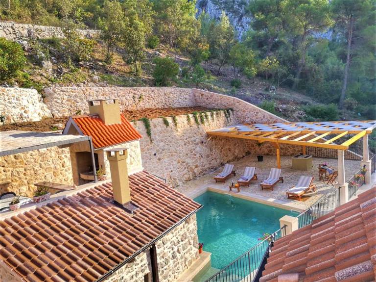 Fully equipped beautiful villa with private pool, patio & yard | Pool view | Pets are welcome — photo 5